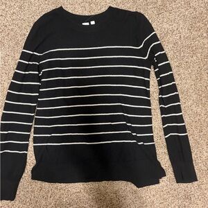 GAP Women's Black and White Striped Crewneck Sweater